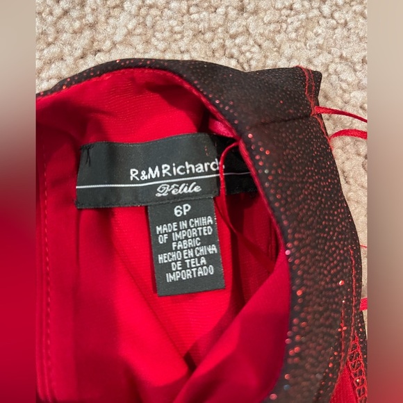 Women's R&M RICHARDS red glitter ruffled sleveless MiniDress - Picture 3 of 11